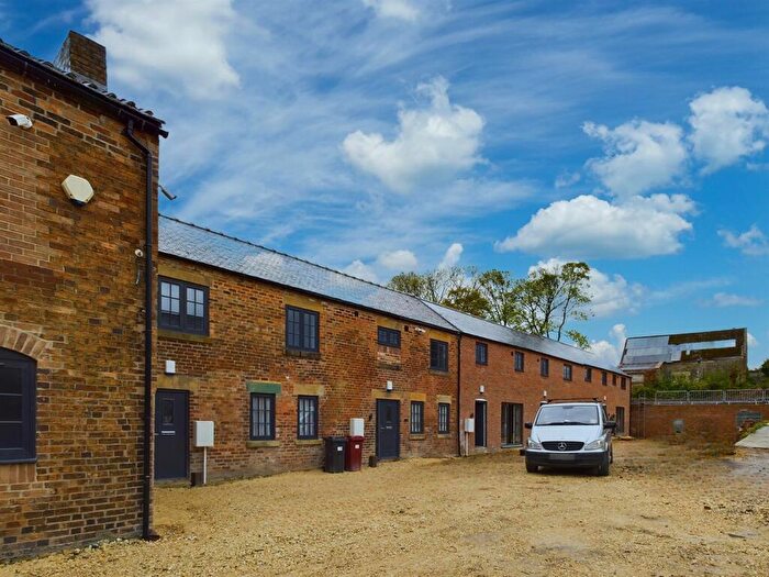 1 Bedroom Flat For Sale In Swan Way, Market Place, Bolsover, S44