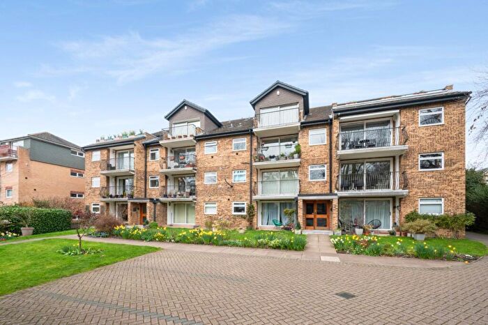 2 Bedroom Apartment For Sale In Overbury Avenue, Beckenham, BR3