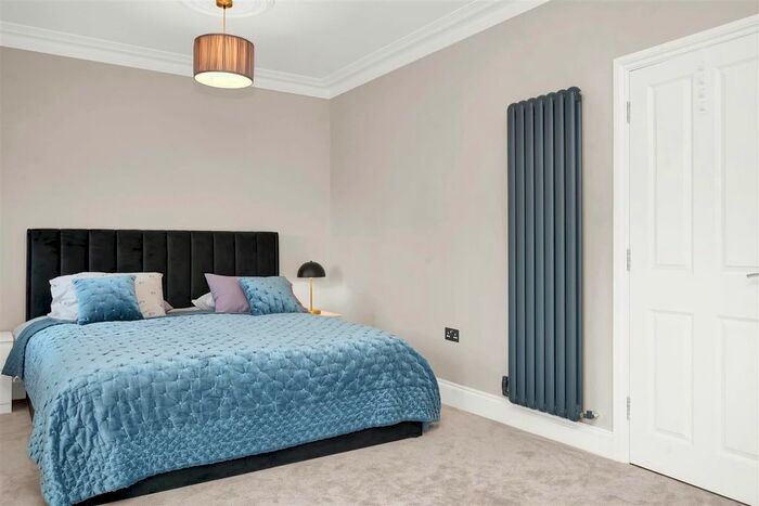 1 Bedroom Flat To Rent In Woodstock Avenue, London, W13