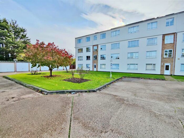 2 Bedroom Flat To Rent In Grove Court, Southbourne Grove, Westcliff On Sea, SS0