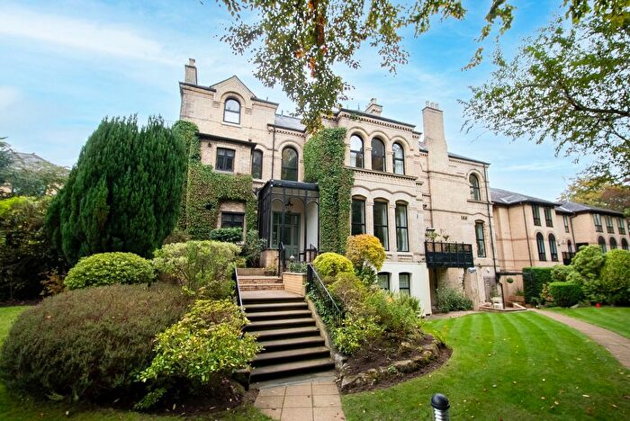 3 Bedroom Flat To Rent In Devisdale Road, Chomlea Mansions Devisdale Road, WA14