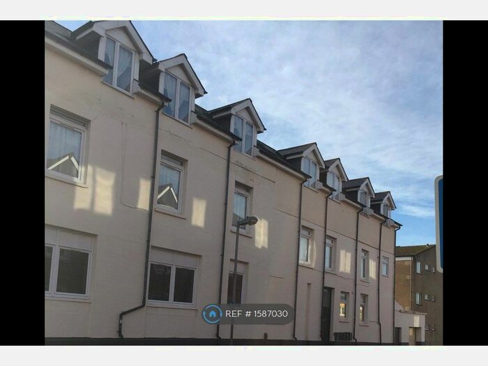 2 Bedroom Flat To Rent In Penarth Road, Cardiff, CF11