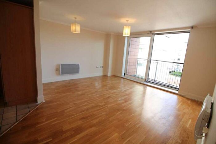 1 Bedroom Flat To Rent In Holland Gardens, Brentford, TW8