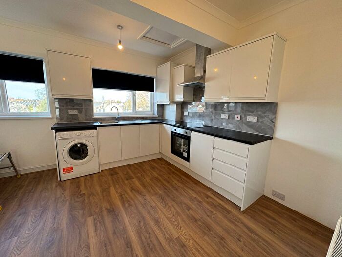 2 Bedroom Flat To Rent In High Street, Walthamstow, E17