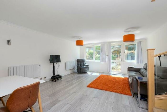 3 Bedroom Flat To Rent In Harewood Avenue London, NW1