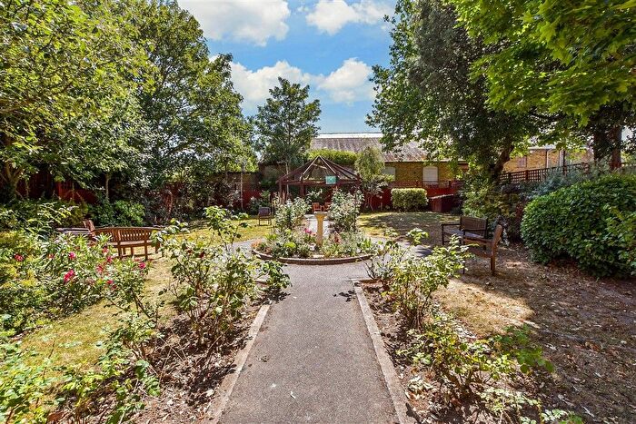 2 Bedroom Flat For Sale In Harold Road, Margate, Kent, CT9