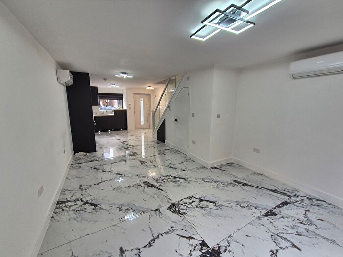 2 Bedroom Detached House To Rent In Mill Lane, London, NW6