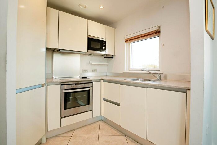 2 Bedroom Apartment To Rent In Watermark, Ferry Court, CF11
