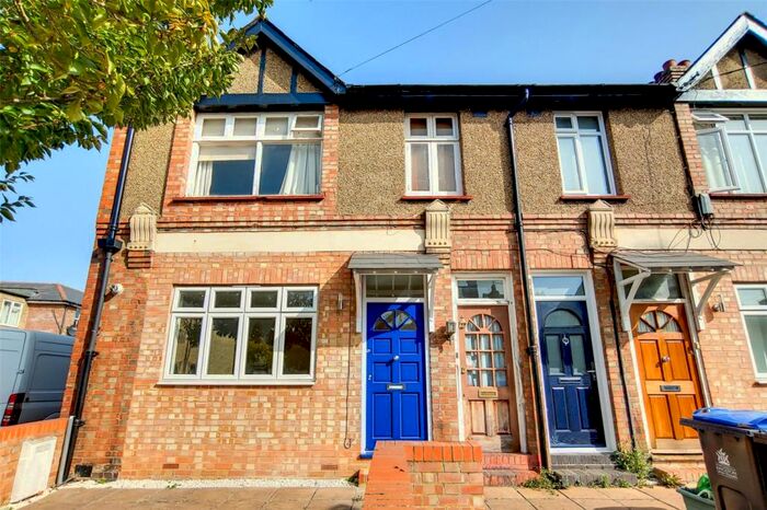 2 Bedroom Apartment To Rent In Tolworth Park Road, Surbiton, KT6