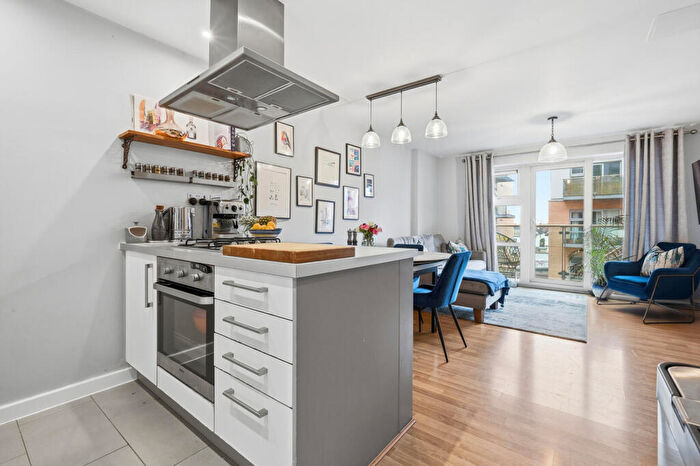 2 Bedroom Apartment For Sale In Jubilee Court, Queen Mary Avenue, South Woodford, E18