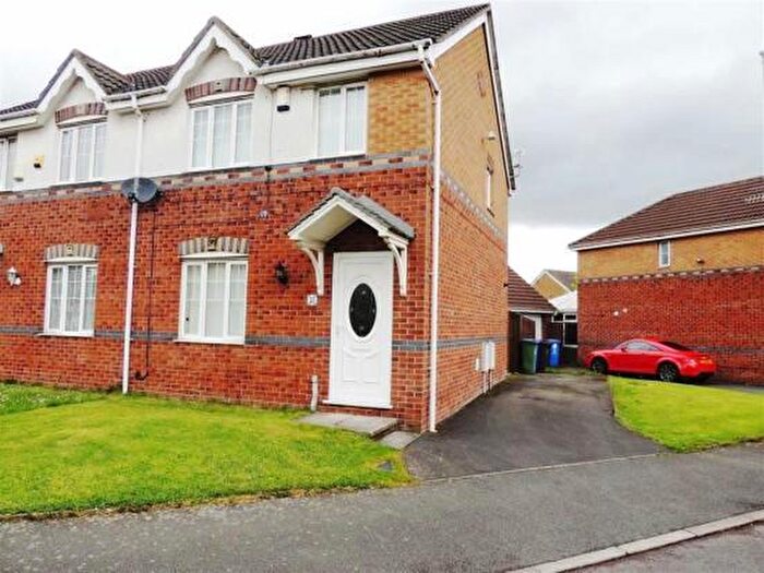 3 Bedroom Semi-Detached House To Rent In Droylsden, Manchester, M43