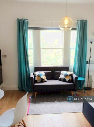 Studio To Rent In King Henrys Road, London, NW3