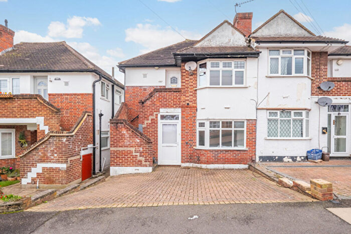 2 Bedroom Maisonette For Sale In Lynmouth Avenue, Morden, SM4