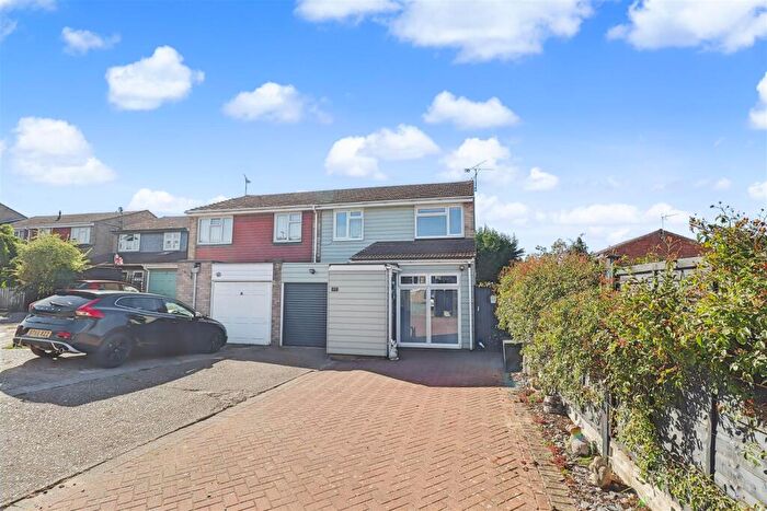 3 Bedroom Semi-Detached House For Sale In Byng Gardens, Braintree, CM7
