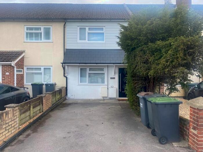 3 Bedroom Terraced House To Rent In London Road, Cowplain, Waterlooville, PO8