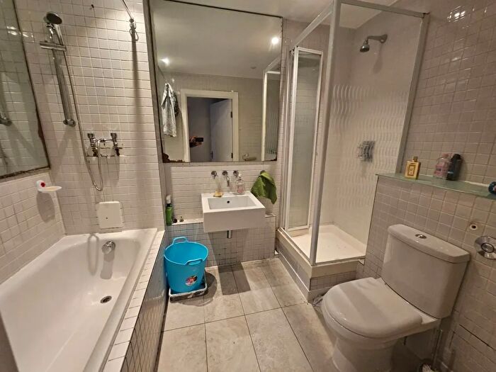 2 Bedroom Flat To Rent In Shaftesbury Road, London, E7