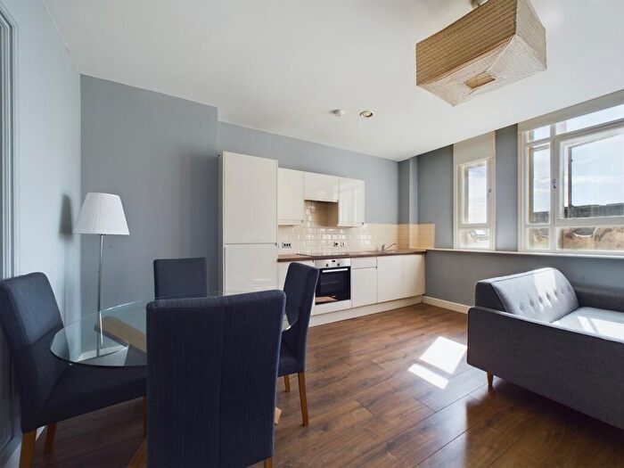 2 Bedroom Flat To Rent In West Africa House, Water Street, L2