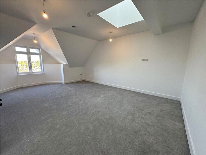 2 Bedroom Apartment For Sale In Holdenhurst Road, Bournemouth, Dorset, BH8