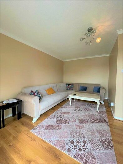 3 Bedroom Flat To Rent In Stocksfield Road, London E17