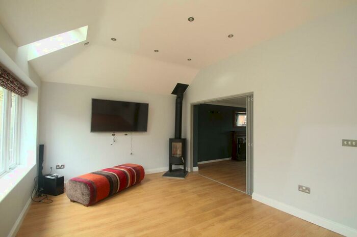 4 Bedroom Garage / Parking To Rent In St. Georges Avenue, Harrogate, North Yorkshire, HG2