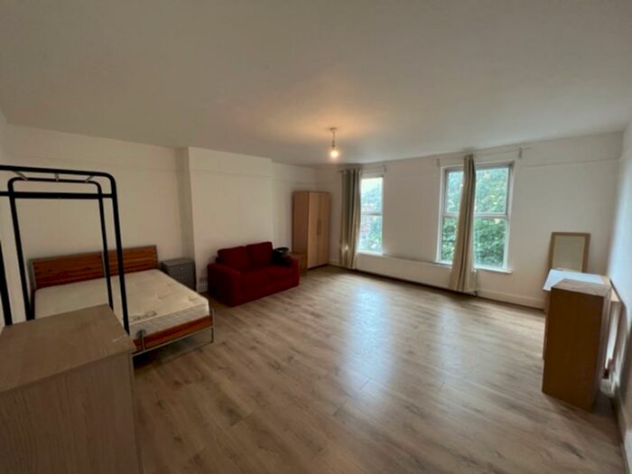 4 Bedroom Flat To Rent In Holloway Road, N7