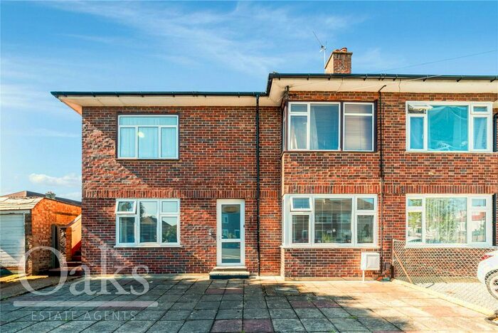 2 Bedroom Maisonette To Rent In Rowan Close, London, SW16