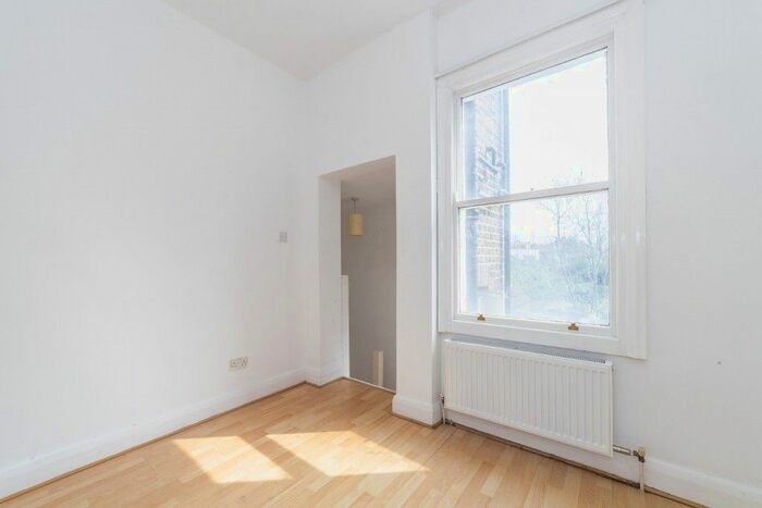 1 Bedroom Flat To Rent In Bird In Bush Road, London, SE15