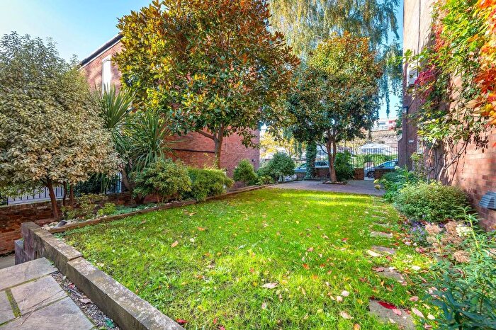 3 Bedroom Property To Rent In Bartle Road, Notting Hill, London, W11