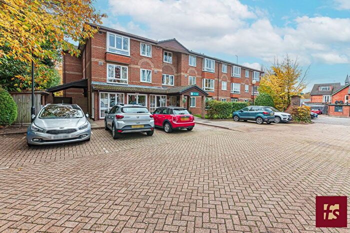 1 Bedroom Flat For Sale In Oak Lodge, New Road, Crowthorne, RG45