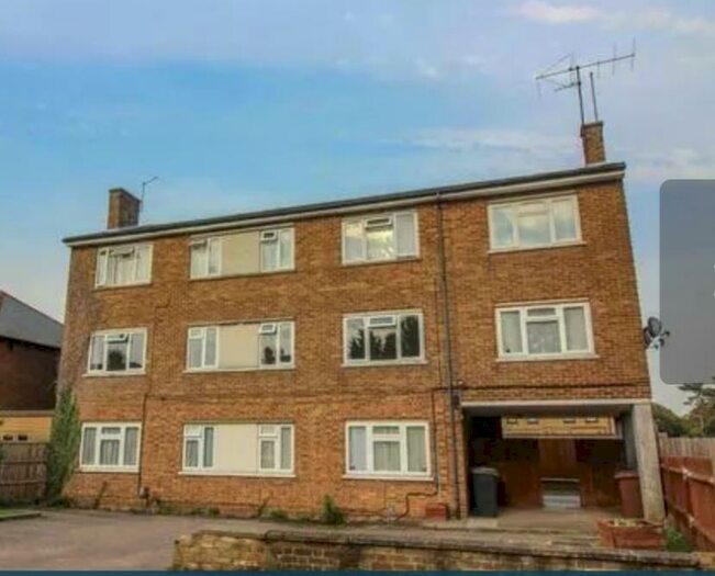 3 Bedroom Flat To Rent In Nutleigh Grove, Hitchin, SG5