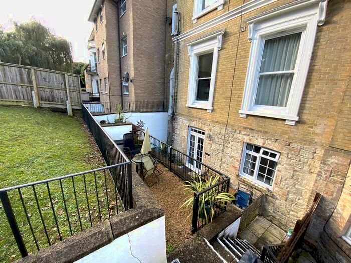 2 Bedroom Flat To Rent In West Hill Road, Ryde, PO33