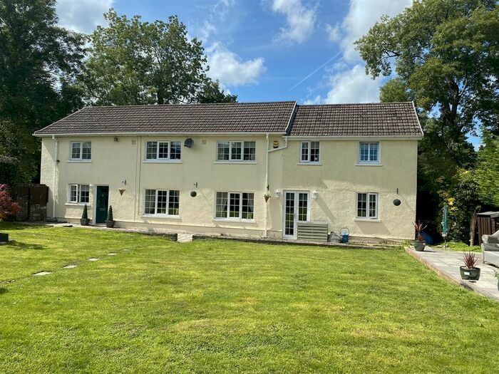 4 Bedroom Detached House For Sale In Common Road, Gilwern, Abergavenny, NP7