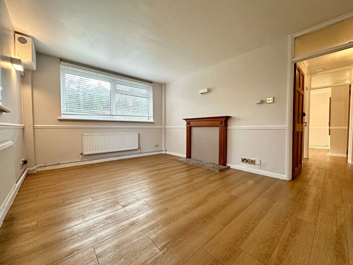 2 Bedroom Flat To Rent In Bromley Hill, Bromley, BR1