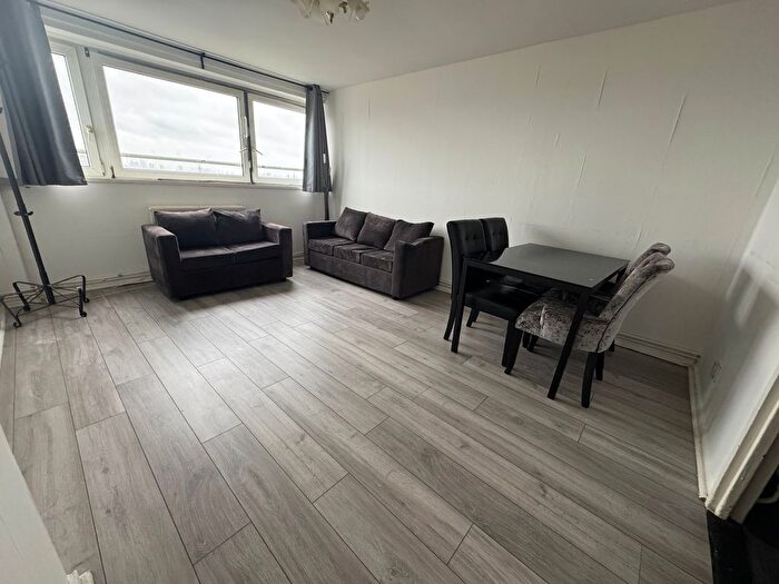 2 Bedroom Flat For Sale In Queendale Cresent, Holland Park, W11
