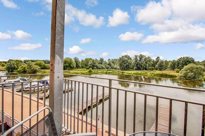 2 Bedroom Apartment To Rent In Wren Walk, St. Neots, PE19