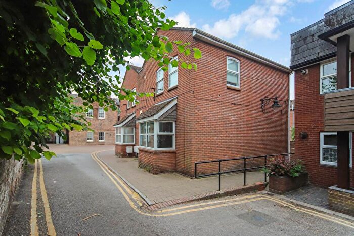 2 Bedroom Apartment To Rent In High Street, Tring, HP23