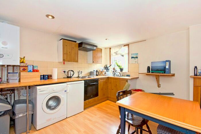Studio To Rent In E Stanmer Street, London, SW11