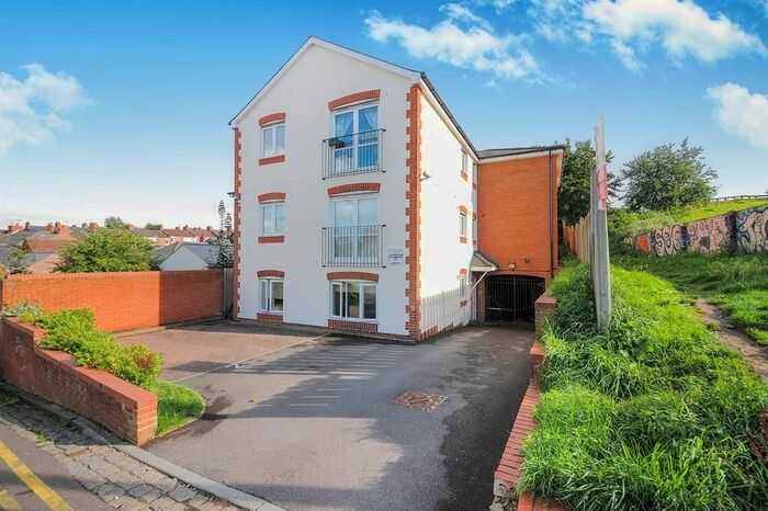 1 Bedroom Flat To Rent In Savernake Street, Swindon, SN1