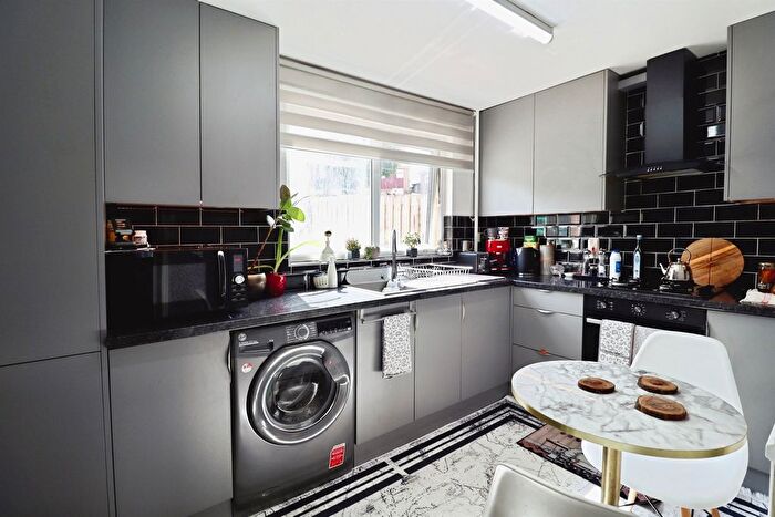 2 Bedroom Flat For Sale In Brynheulog, Pentwyn, Cardiff, CF23