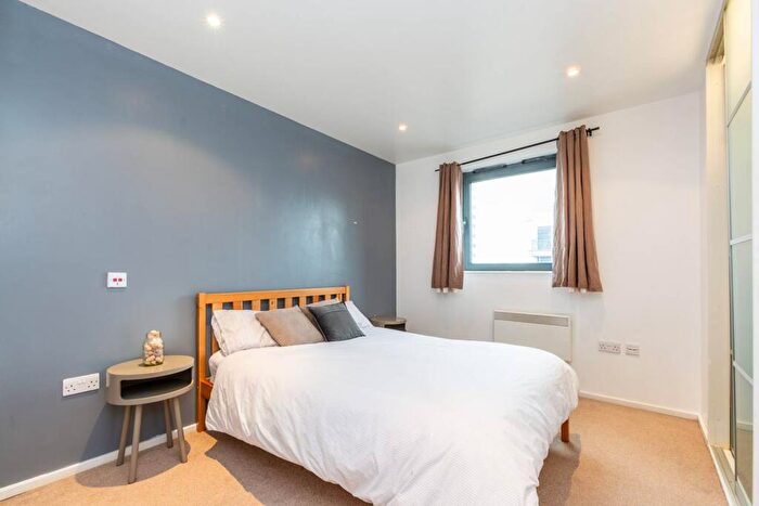 2 Bedroom Flat For Sale In Devonport Street, Limehouse, London, E1