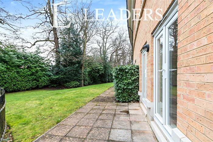 2 Bedroom Flat For Sale In Heathside Crescent, Woking, Surrey, GU22