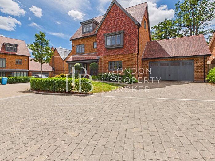 5 Bedroom Detached House For Sale In Holly Hill Drive, Ascot, SL5
