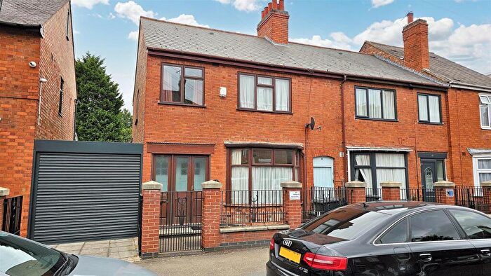 3 Bedroom End Of Terrace House For Sale In Gwendolen Road, Leicester, LE5