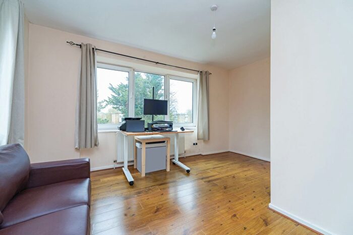 1 Bedroom Flat To Rent In The Limes Avenue, Southgate, N11