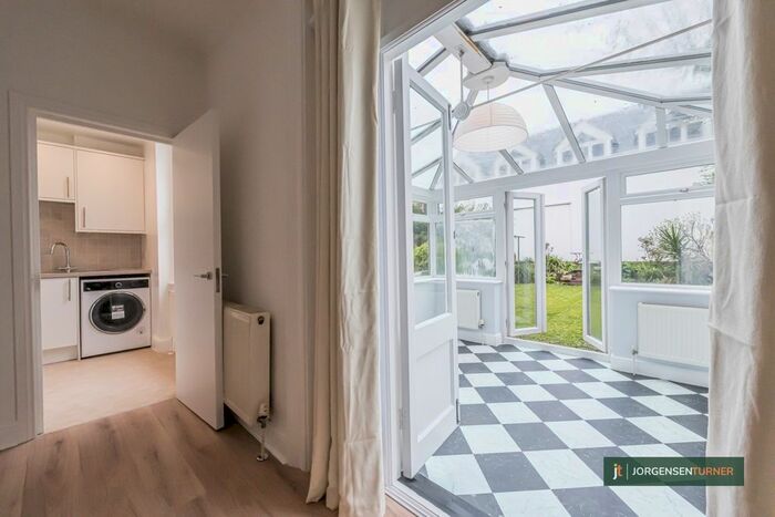 Studio To Rent In Brondesbury Villas, London, NW6