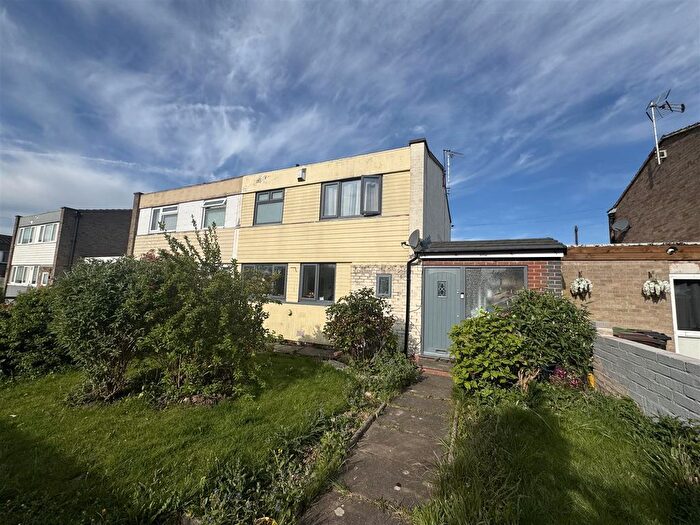 3 Bedroom Terraced House For Sale In Glovers Croft, Birmingham, B37