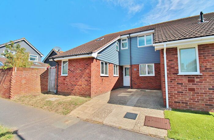 4 Bedroom End Of Terrace House For Sale In Plymouth Drive, Hill Head, Fareham, PO14