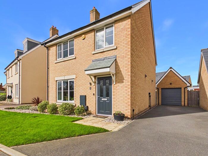 4 Bedroom Detached House For Sale In Thames Bank, Biggleswade, SG18