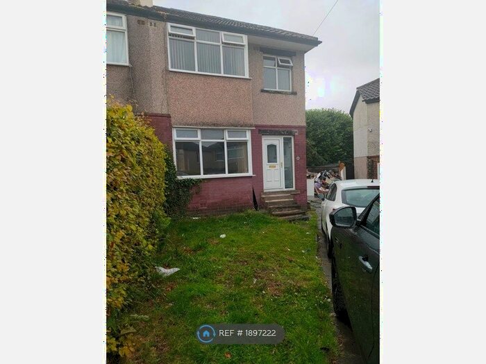 3 Bedroom Semi-Detached House To Rent In Brantwood Grove, Bradford, BD9