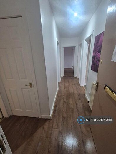 2 Bedroom Flat To Rent In Lochdochart Road, Glasgow, G34